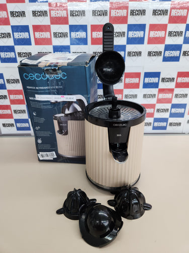 Exprimidor 600W Eléctrico de Brazo para Naranjas y Cítricos Xqueeze RetroJuice 600 Beige. Estilo Retro, Filtro de Acero Inoxidable, Cono de Plástico, Palanca para Extraer Pulpa, Antigoteo Cecotec